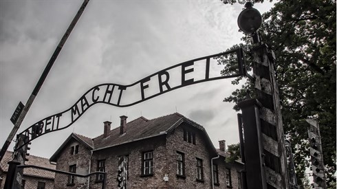auschwitz-i-3671389_1920.jpg