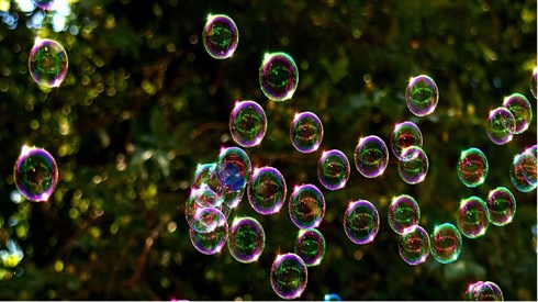 soap-bubbles-2417436_1920.jpg