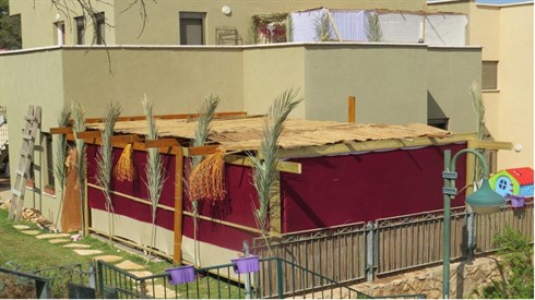 סוכה בטל מנשה.JPG