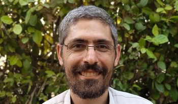 Moshe on Mt. Sinai: First Get to Work!