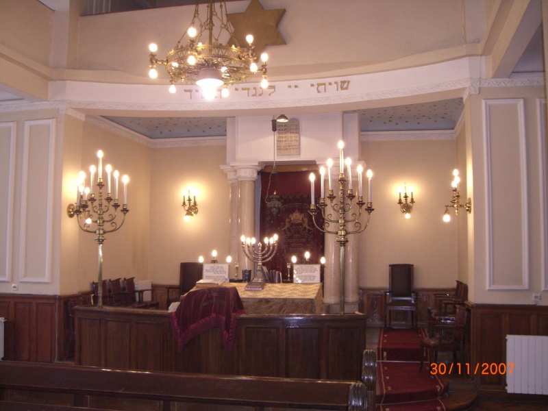קובץ:Belgrad synagogoe 2.jpg