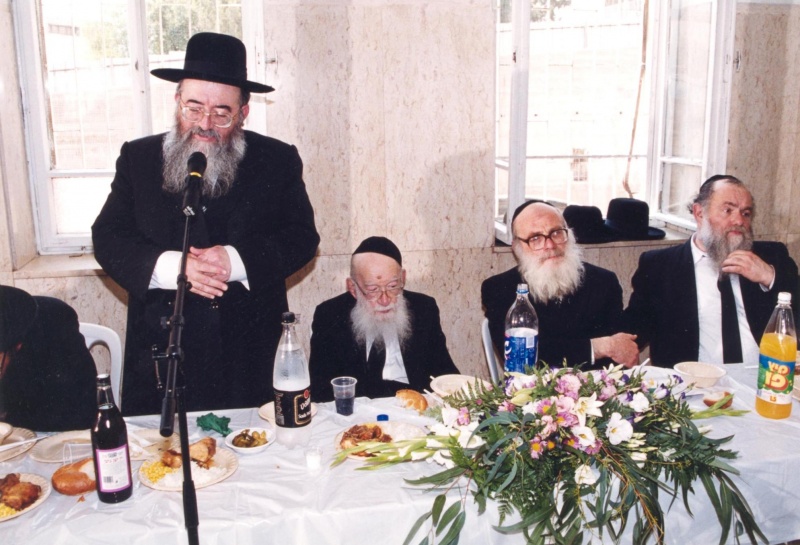 קובץ:Mesiba kol torah.jpg