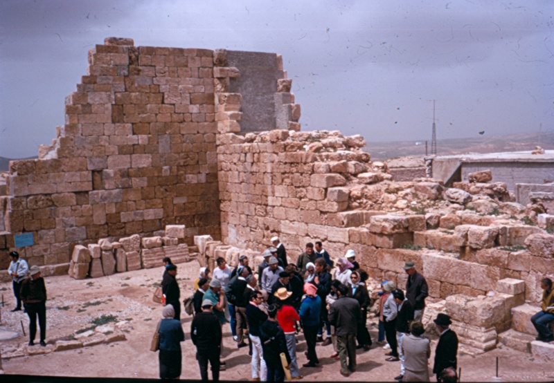 קובץ:The old Synagogue Eshtemoa.jpg