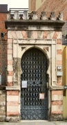 שער הכניסה לחצר בית הכנסת