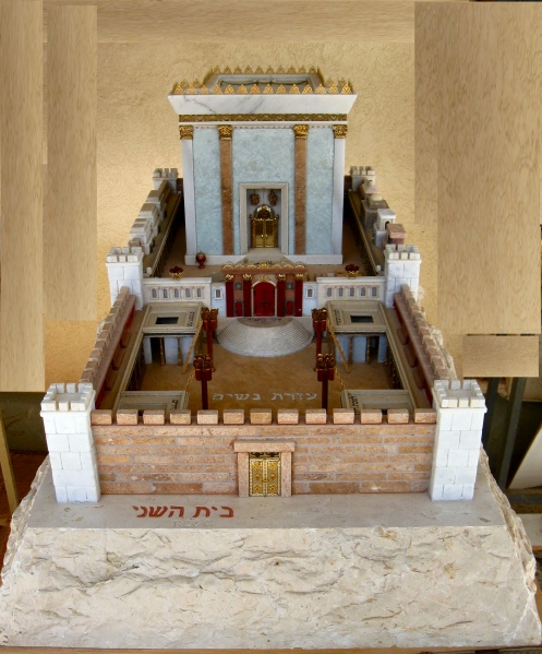 קובץ:Model of Second Temple made by Michael Osnis from Kedumim 2.jpg
