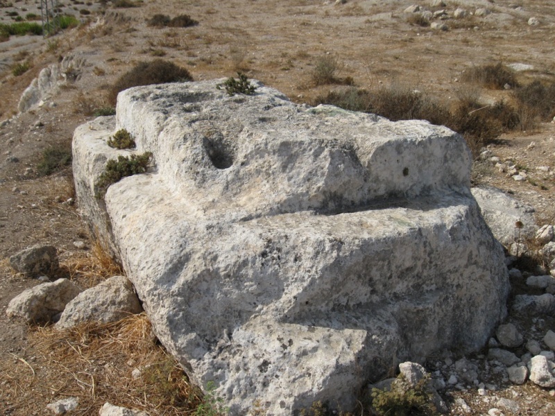 קובץ:Manoach altar.jpg