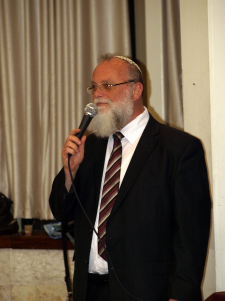 קובץ:Rav M Biegel.JPG